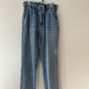 Ankle high paper bag mom jeans!